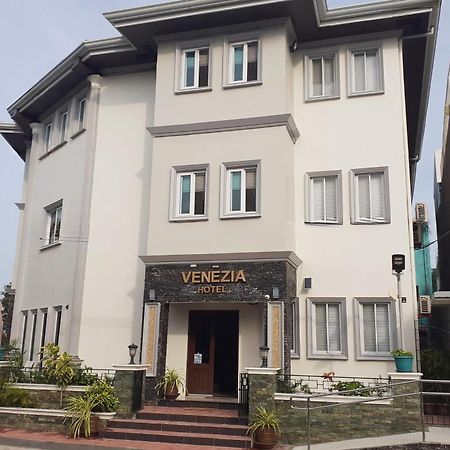 Venezia Suites Hotel Iloilo Esterno foto
