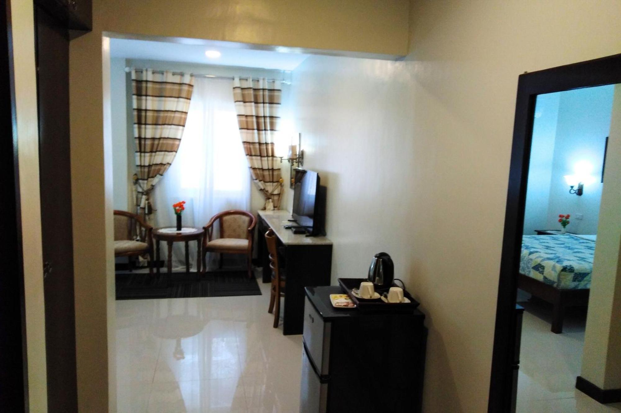 Venezia Suites Hotel Iloilo Camera foto