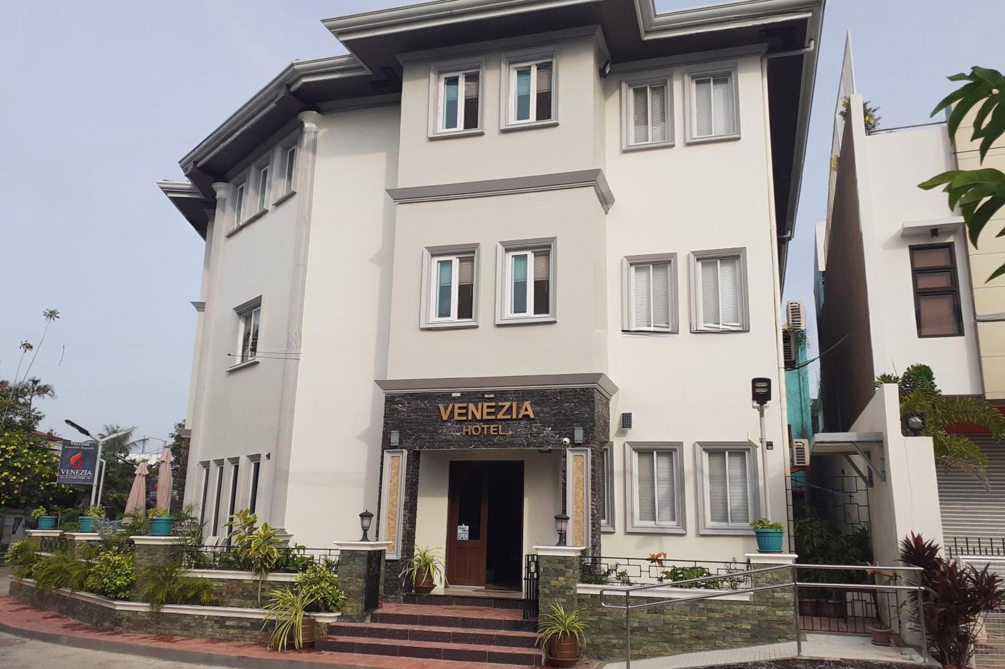 Venezia Suites Hotel Iloilo Esterno foto