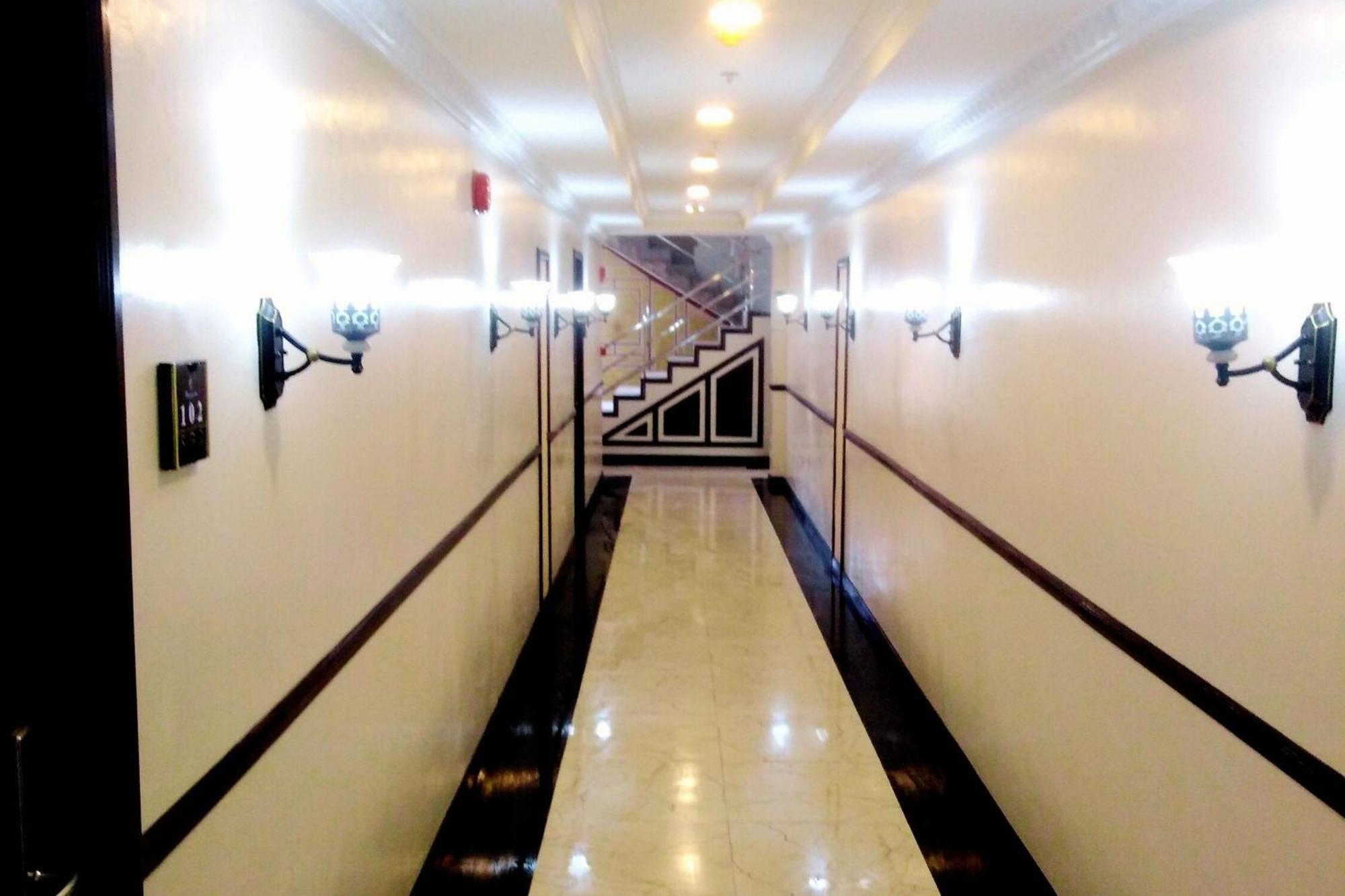 Venezia Suites Hotel Iloilo Esterno foto