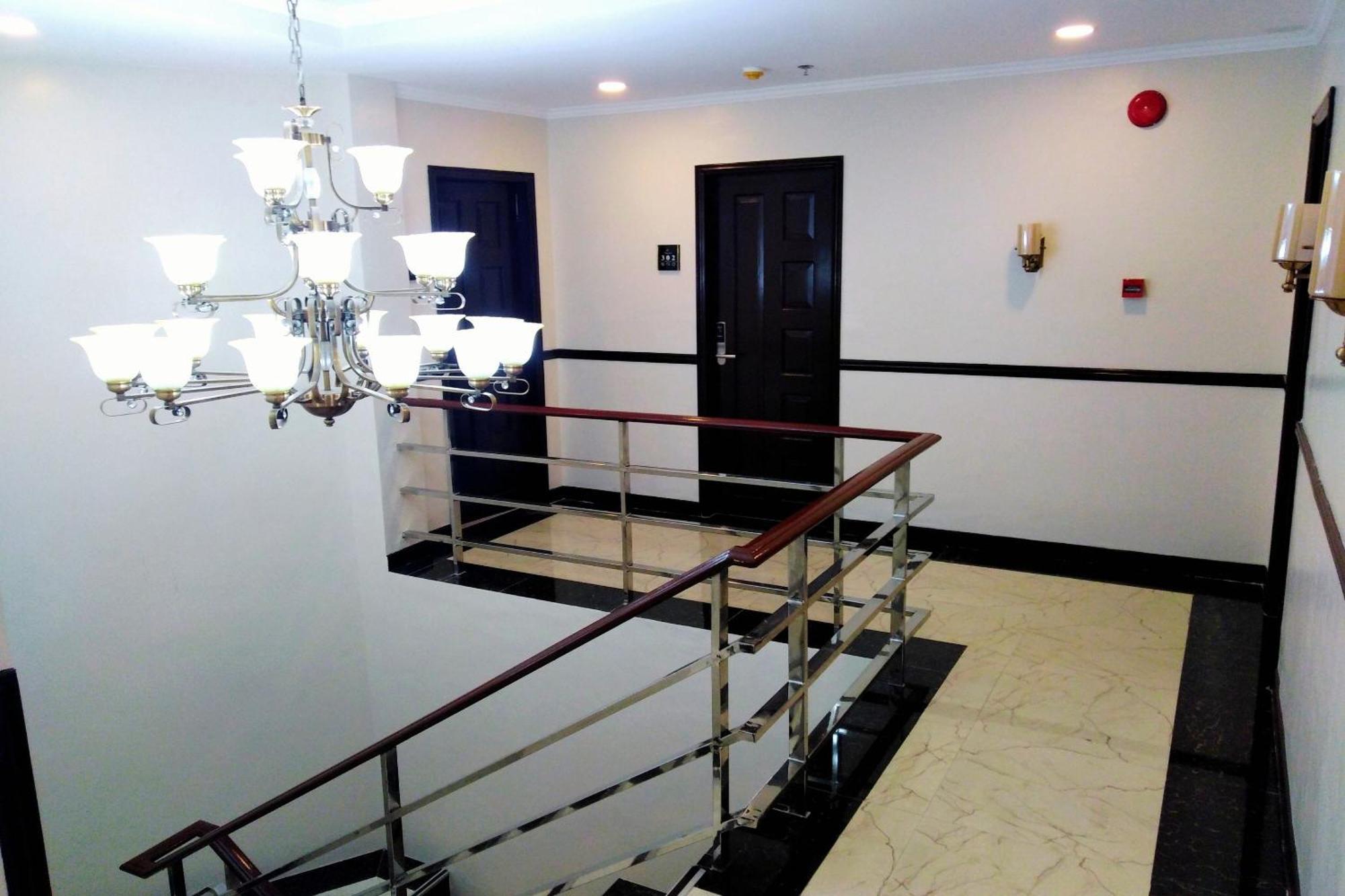 Venezia Suites Hotel Iloilo Esterno foto