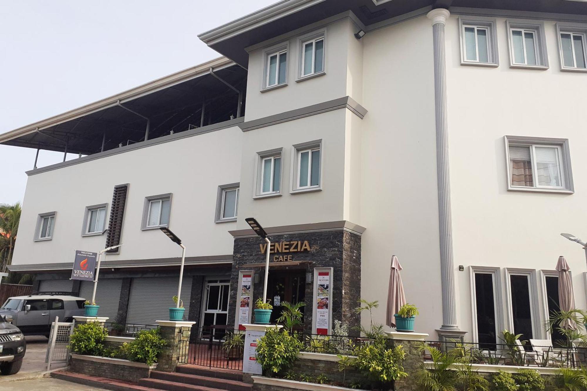 Venezia Suites Hotel Iloilo Esterno foto